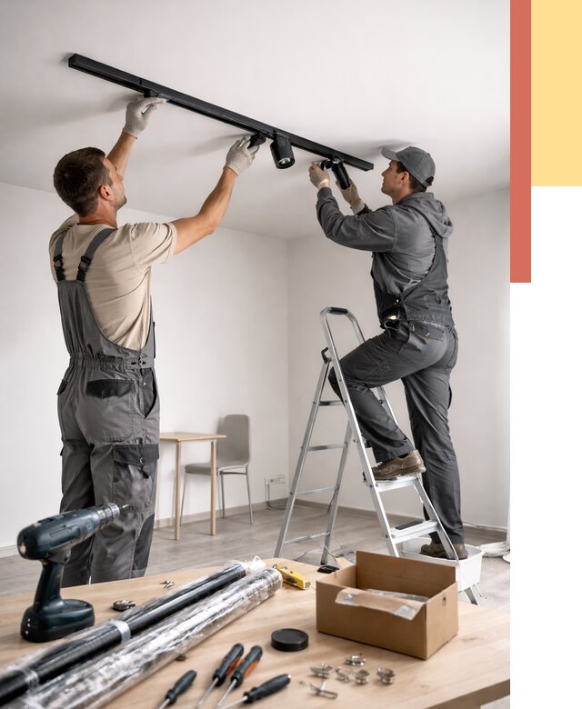 Установка трековых светильников в натяжной потолок в Дмитрове от 4502 руб. | ОТДЕЛОЧНИК-Дмв